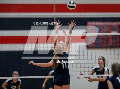 Thumbnail 3 in Bishop England vs Waccamaw (SCHSL 3rd Round) photogallery.