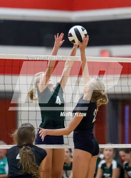 Thumbnail 2 in Bishop England vs Waccamaw (SCHSL 3rd Round) photogallery.