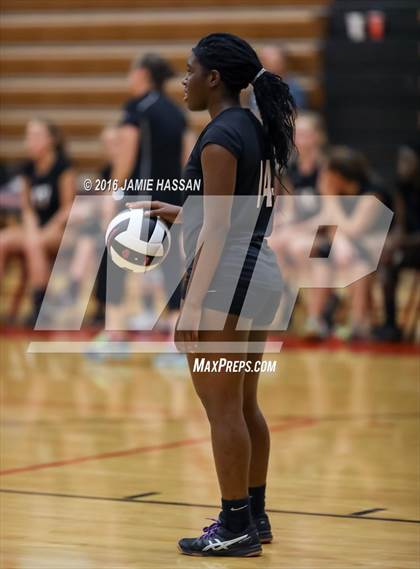 Thumbnail 2 in Bishop England vs Waccamaw (SCHSL 3rd Round) photogallery.