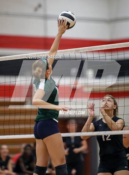 Thumbnail 2 in Bishop England vs Waccamaw (SCHSL 3rd Round) photogallery.