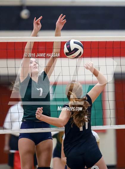 Thumbnail 2 in Bishop England vs Waccamaw (SCHSL 3rd Round) photogallery.