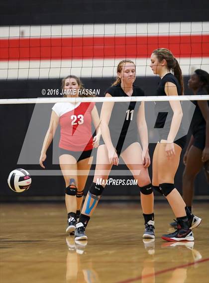 Thumbnail 3 in Bishop England vs Waccamaw (SCHSL 3rd Round) photogallery.