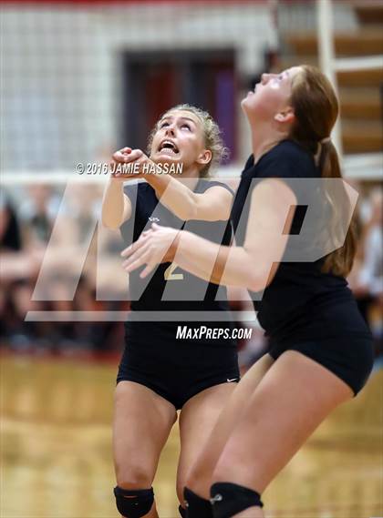 Thumbnail 1 in Bishop England vs Waccamaw (SCHSL 3rd Round) photogallery.