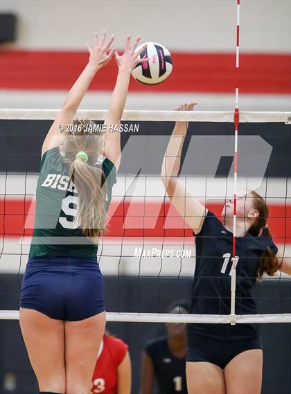Thumbnail 2 in Bishop England vs Waccamaw (SCHSL 3rd Round) photogallery.