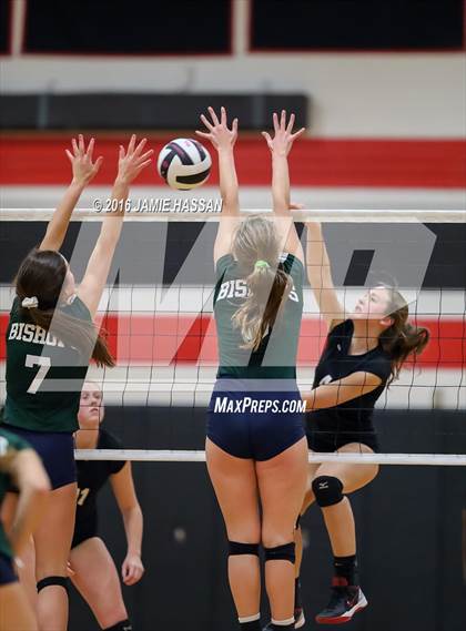 Thumbnail 1 in Bishop England vs Waccamaw (SCHSL 3rd Round) photogallery.