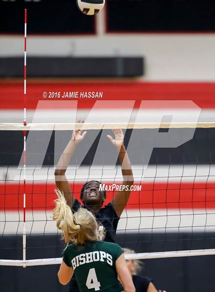 Thumbnail 1 in Bishop England vs Waccamaw (SCHSL 3rd Round) photogallery.