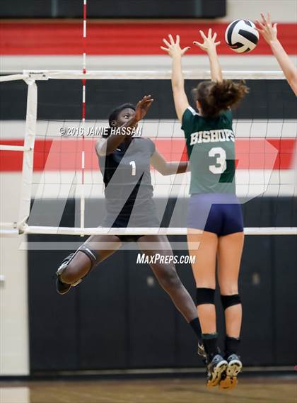 Thumbnail 3 in Bishop England vs Waccamaw (SCHSL 3rd Round) photogallery.
