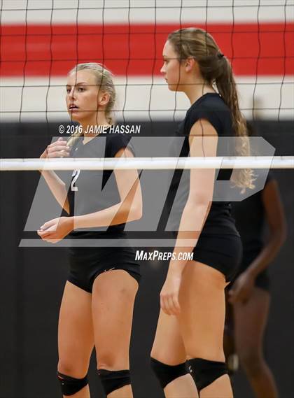 Thumbnail 2 in Bishop England vs Waccamaw (SCHSL 3rd Round) photogallery.