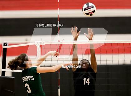 Thumbnail 1 in Bishop England vs Waccamaw (SCHSL 3rd Round) photogallery.