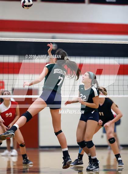 Thumbnail 2 in Bishop England vs Waccamaw (SCHSL 3rd Round) photogallery.