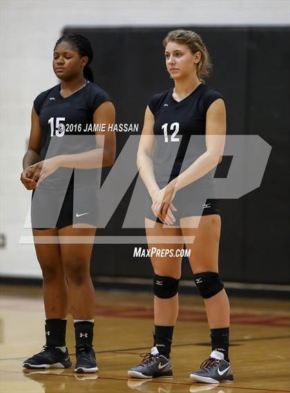 Thumbnail 3 in Bishop England vs Waccamaw (SCHSL 3rd Round) photogallery.