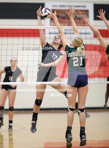 Thumbnail 2 in Bishop England vs Waccamaw (SCHSL 3rd Round) photogallery.