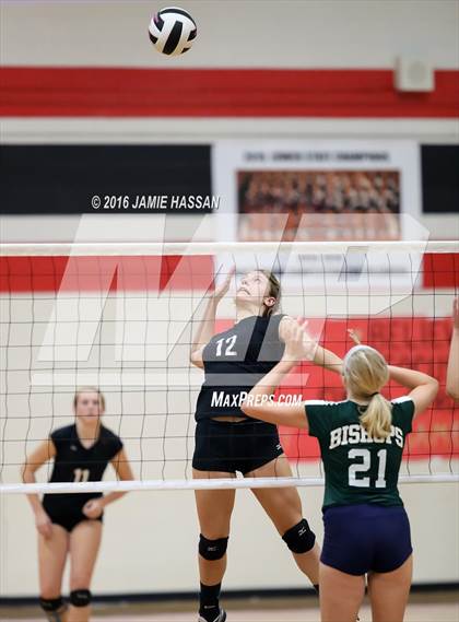 Thumbnail 1 in Bishop England vs Waccamaw (SCHSL 3rd Round) photogallery.