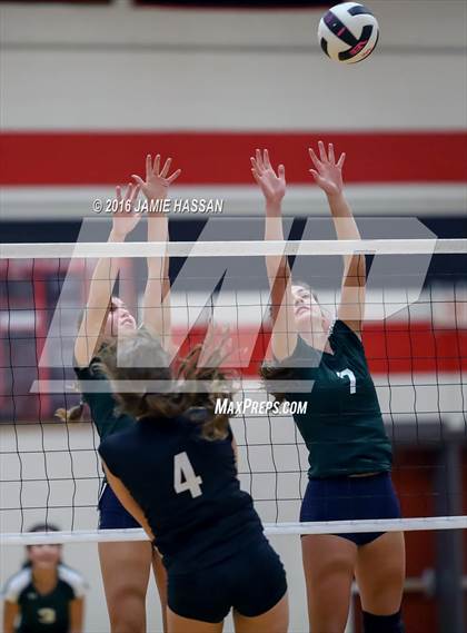 Thumbnail 1 in Bishop England vs Waccamaw (SCHSL 3rd Round) photogallery.