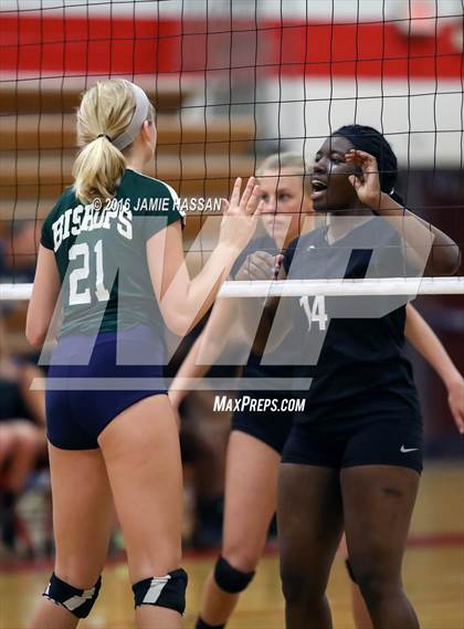 Thumbnail 3 in Bishop England vs Waccamaw (SCHSL 3rd Round) photogallery.