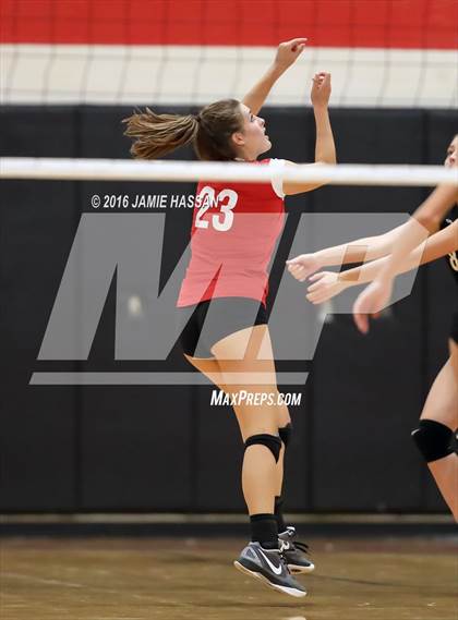 Thumbnail 1 in Bishop England vs Waccamaw (SCHSL 3rd Round) photogallery.