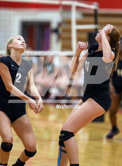 Thumbnail 3 in Bishop England vs Waccamaw (SCHSL 3rd Round) photogallery.
