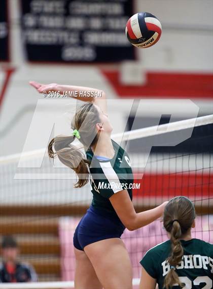 Thumbnail 1 in Bishop England vs Waccamaw (SCHSL 3rd Round) photogallery.