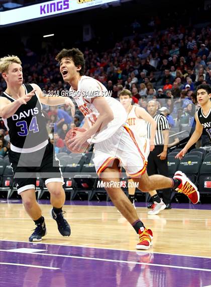 Thumbnail 3 in Davis vs. Jesuit photogallery.