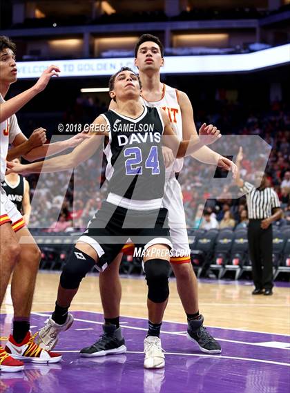 Thumbnail 3 in Davis vs. Jesuit photogallery.