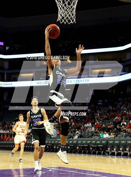 Thumbnail 1 in Davis vs. Jesuit photogallery.