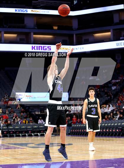 Thumbnail 2 in Davis vs. Jesuit photogallery.