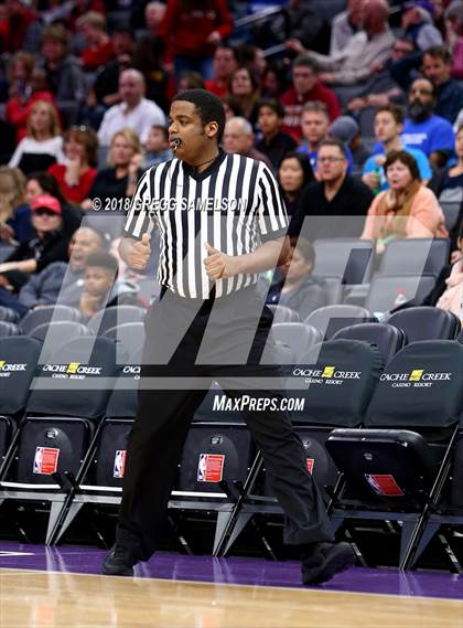 Thumbnail 2 in Davis vs. Jesuit photogallery.