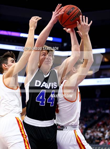 Thumbnail 2 in Davis vs. Jesuit photogallery.