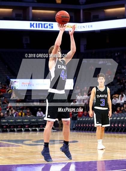 Thumbnail 1 in Davis vs. Jesuit photogallery.