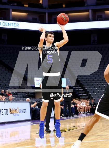 Thumbnail 3 in Davis vs. Jesuit photogallery.