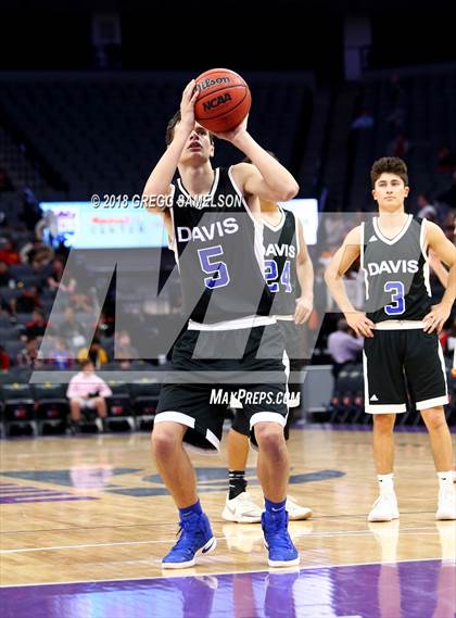 Thumbnail 3 in Davis vs. Jesuit photogallery.