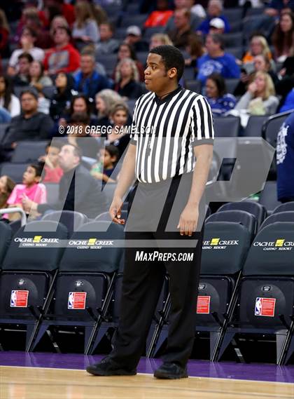 Thumbnail 2 in Davis vs. Jesuit photogallery.