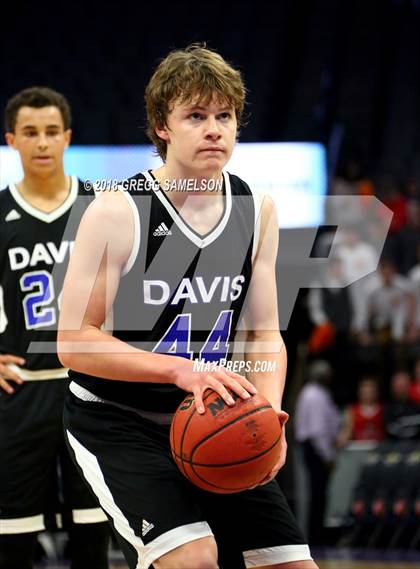 Thumbnail 1 in Davis vs. Jesuit photogallery.