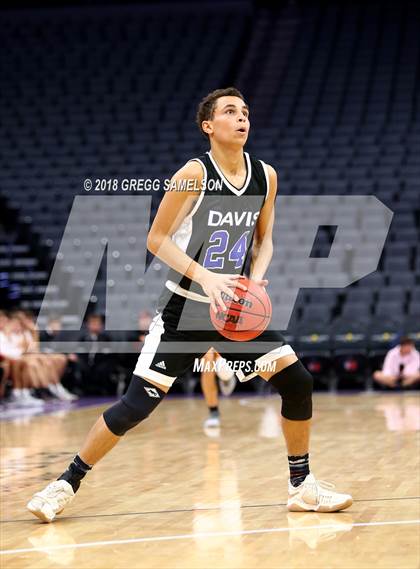 Thumbnail 1 in Davis vs. Jesuit photogallery.