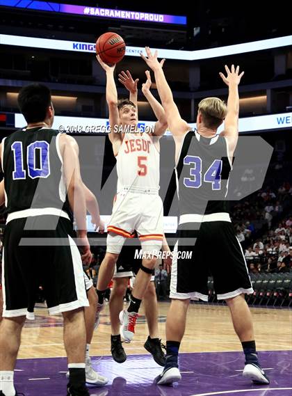 Thumbnail 1 in Davis vs. Jesuit photogallery.