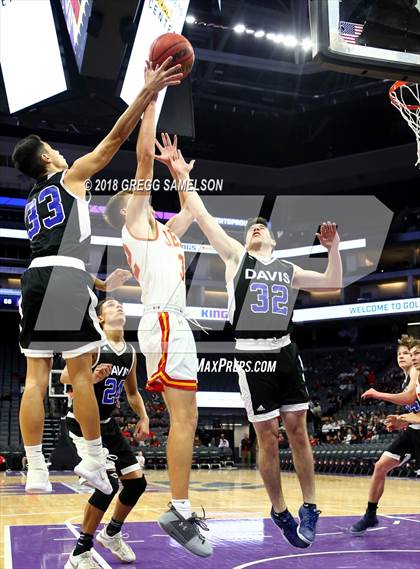 Thumbnail 3 in Davis vs. Jesuit photogallery.