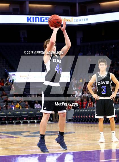 Thumbnail 1 in Davis vs. Jesuit photogallery.