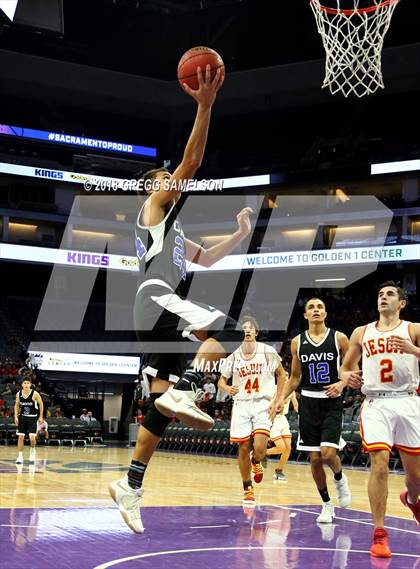 Thumbnail 3 in Davis vs. Jesuit photogallery.