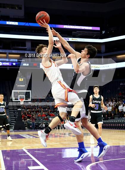 Thumbnail 3 in Davis vs. Jesuit photogallery.