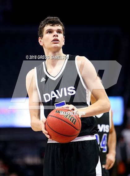 Thumbnail 2 in Davis vs. Jesuit photogallery.