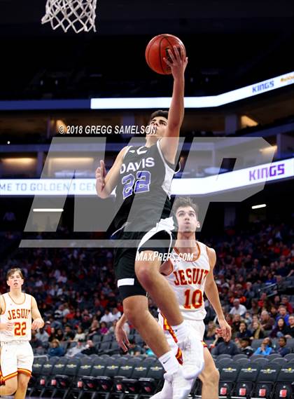 Thumbnail 2 in Davis vs. Jesuit photogallery.
