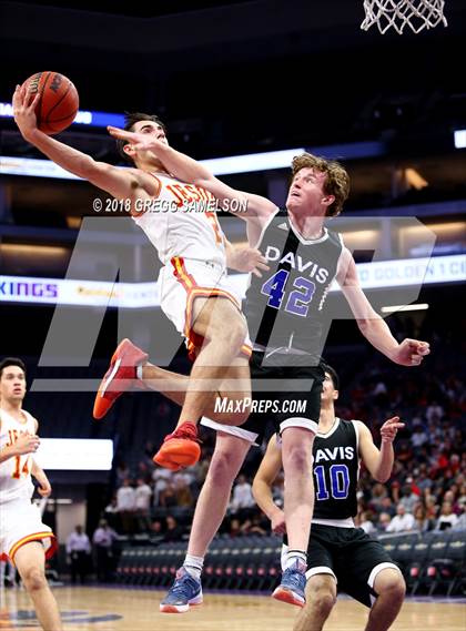 Thumbnail 3 in Davis vs. Jesuit photogallery.