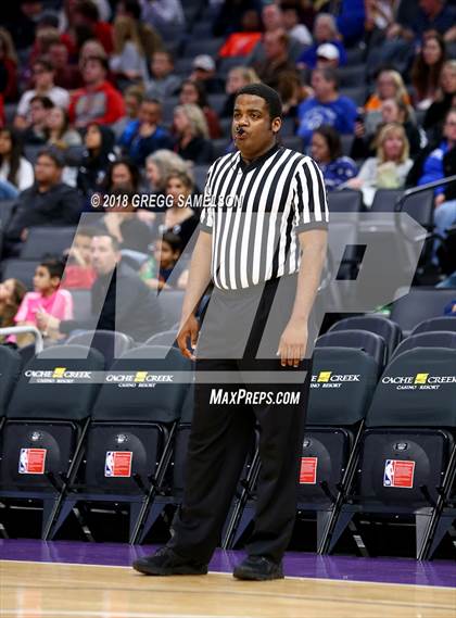 Thumbnail 3 in Davis vs. Jesuit photogallery.