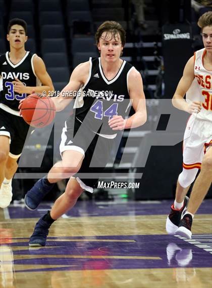 Thumbnail 3 in Davis vs. Jesuit photogallery.