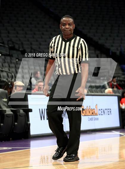 Thumbnail 2 in Davis vs. Jesuit photogallery.
