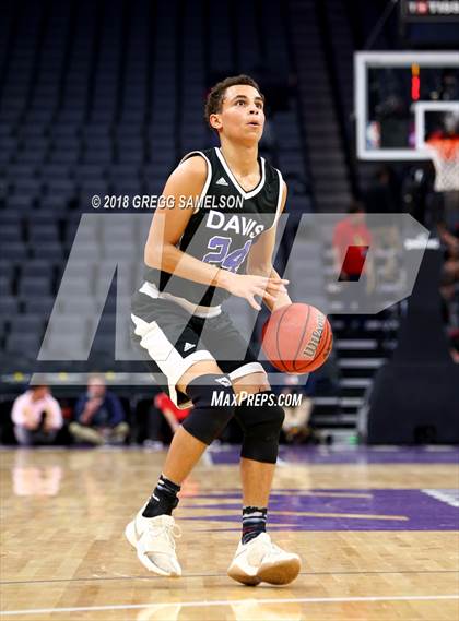 Thumbnail 2 in Davis vs. Jesuit photogallery.