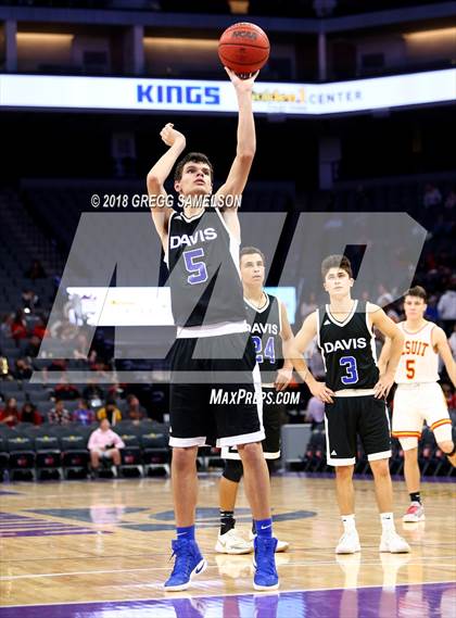 Thumbnail 2 in Davis vs. Jesuit photogallery.