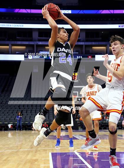 Thumbnail 3 in Davis vs. Jesuit photogallery.