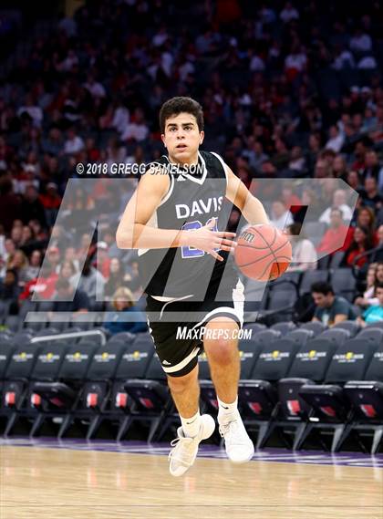 Thumbnail 3 in Davis vs. Jesuit photogallery.