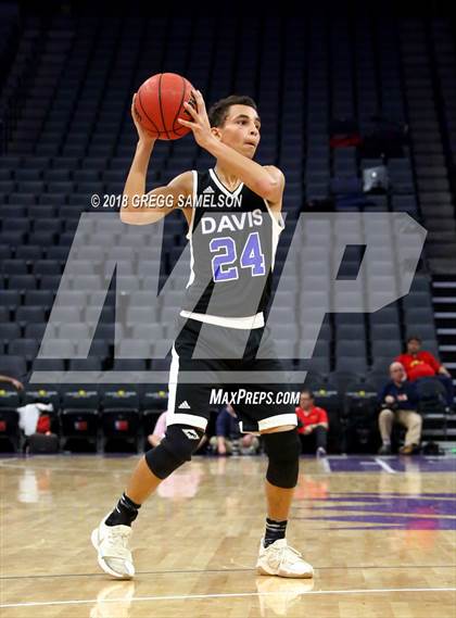 Thumbnail 3 in Davis vs. Jesuit photogallery.